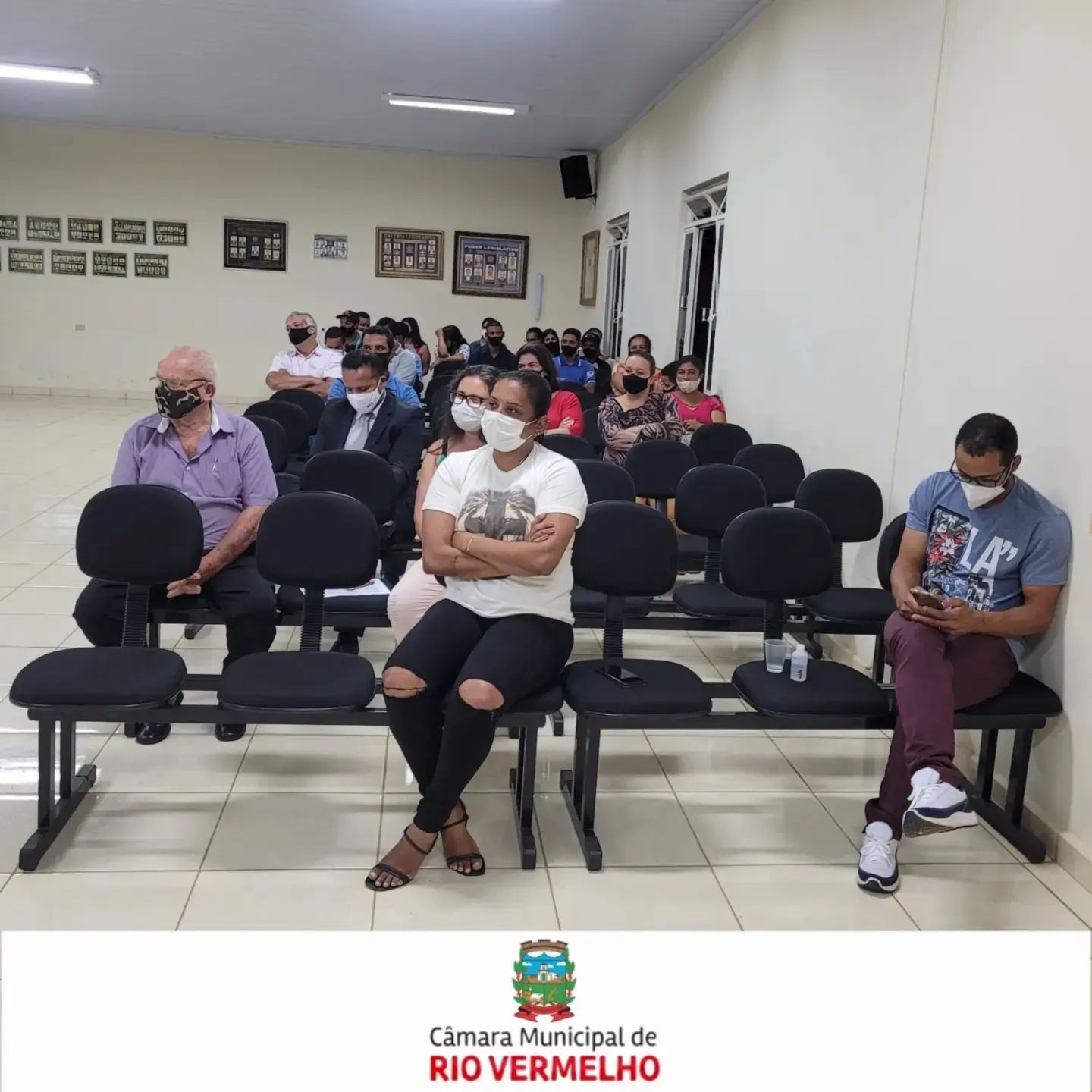 You are currently viewing A V reunião ordinária da Câmara Municipal de Rio Vermelho/MG recebeu a visita da população na noite do dia, 05/04/2022.